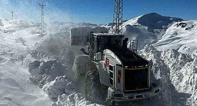 Hakkari'de 34 yerleşim yolu ulaşıma kapandı