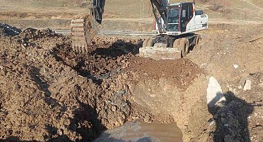 Hakkari'de içme suyu şebekesi patladı