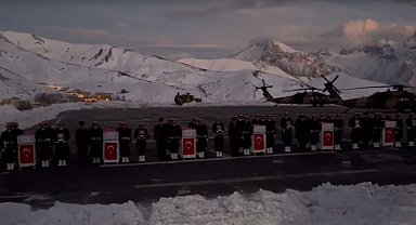 Hakkari'de şehitler için tören düzenlendi