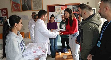 Hakkari'deki öğretmenlere beyaz önlük teslim edildi