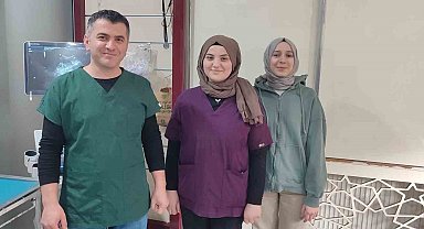 Hamile koyun dakikalarca yavrusunun kalp atışını dinledi: O anlar kamerada