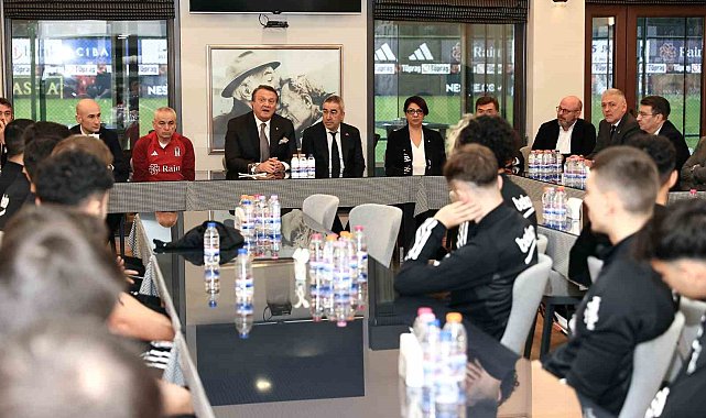Hasan Arat, Beşiktaşlı futbolcularla bir araya geldi
