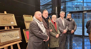 Hat eserleriyle Gazze'ye yardım topladı, iyilik ödülünün sahibi oldu