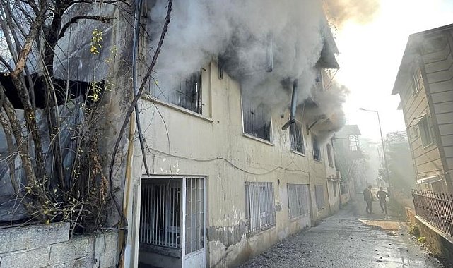 Hatay'da 2. Kattaki dairede çıkan yangın korkuttu