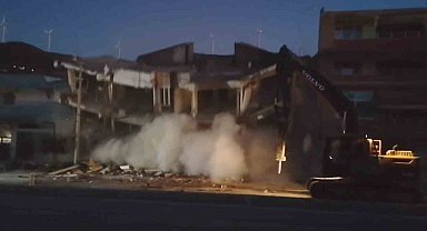 Hatay'da 4 katlı bina korna sesiyle yıkıldı