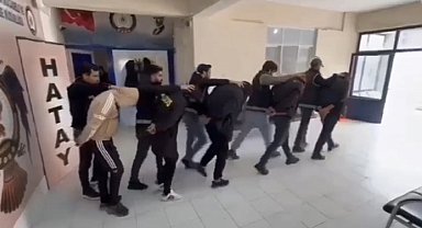 Hatay'da 58 kaçak göçmen yakalandı