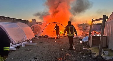 Hatay'da çadır alevlere teslim oldu