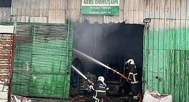Hatay'da geri dönüşüm fabrikasında yangın çıktı