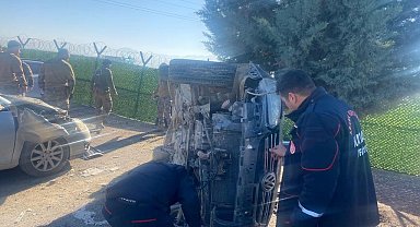 Hatay'da iki otomobil çarpıştı: 2 yaralı