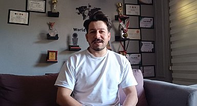 Havada, karada ve su altında tıraş yapan kuaför, yeni şampiyonlar yetiştirecek