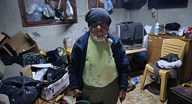 Hem maaşını alıyorlar hem de anne ve babalarına bakmıyorlar