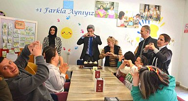 Hem sosyalleşiyorlar hem de iş hayatına katılıyorlar