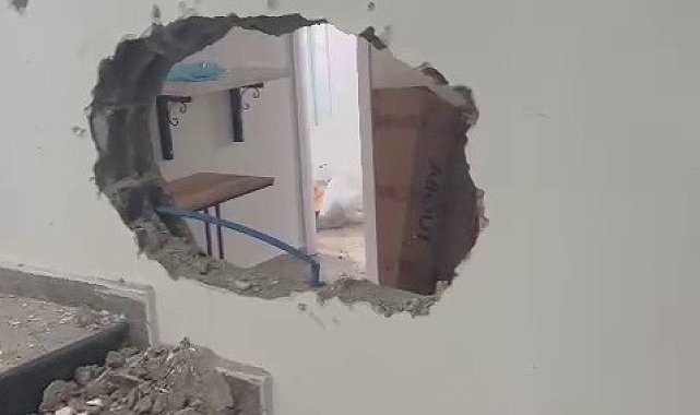 Hırsızlar duvarı delip içeriye girdi