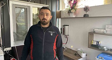 Hırsızlar hem evi soydu hem de ev sahibinin köpeklerini öldürdü