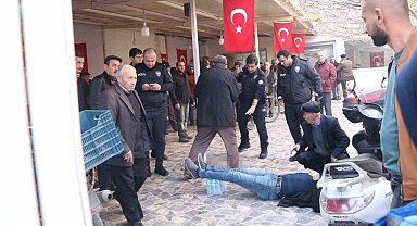 Husumetlilerin kahvehanedeki kavgası kanlı bitti