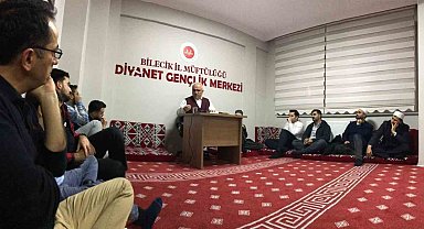 Hz. Muhammed'in hayatı ders niteliğinde anlatılıyor
