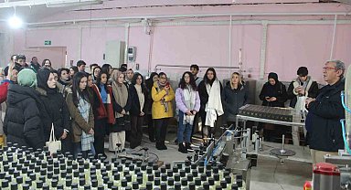 Iğdır'da parfüm ve kolonya üreten tesise eczacılık fakültesi öğrencilerinden ziyaret