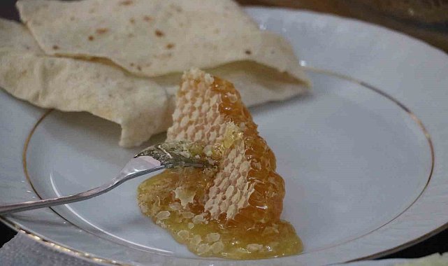İlaç niyetine tüketilen Divriği Balı Anzer balıyla yarışıyor