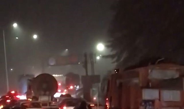 Ilgaz Dağı'nda kar nedeniyle tünel ulaşıma kapandı, araçlar yolda kaldı