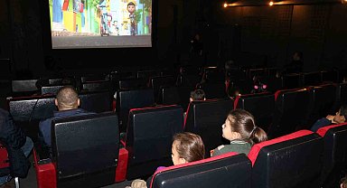 İlk defa sinemaya gitmenin mutluluğunu yaşadılar