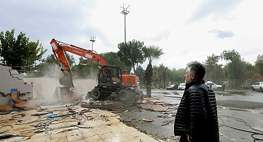 İlk kepçeyi Başkan Sandal vurdu