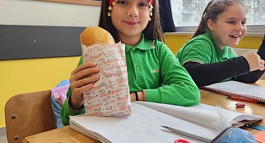 İlkokul öğrencileri hamsi gününde doyasıya eğlendi