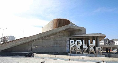 İnşaat halindeyken kendiliğinden çöken pazar alanı yeniden yapıldı