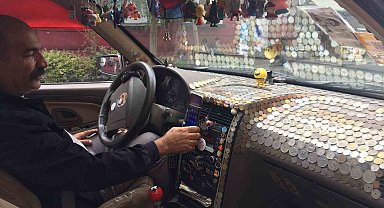 İranlı taksicinin "Seyyar para müzesi" yolcularına keyifli anlar yaşatıyor