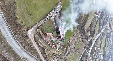 İş yerini küle çeviren yangın havadan görüntülendi