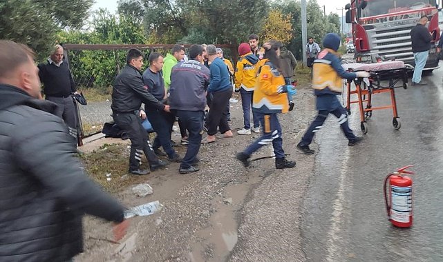 İşçi servisiyle hafriyat kamyonu çarpıştı: 9 yaralı