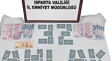 Isparta'da dernekte kumar oynayan 5 şahsa para cezası