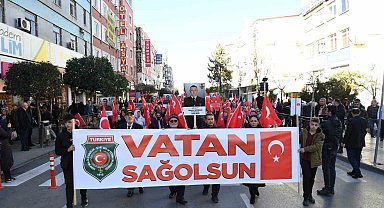 Ispartalı yüzlerce vatandaş şehitler için yürüdü
