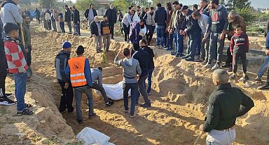 İsrail Gazze'de mülteci kamplarını vurdu: 23 ölü