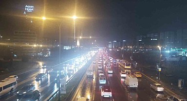 İstanbul'da akşam saatlerinde trafik yoğunluğu
