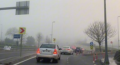 İstanbul'da yoğun sis etkili oldu, görüş mesafesi düştü
