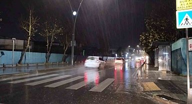 İstanbul'un Anadolu Yakası'nda sağanak yağış