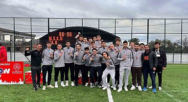 İzmir Ekonomili gençler, Muğla'dan kupayla döndü