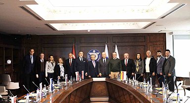 İzmir futbolu için el ele