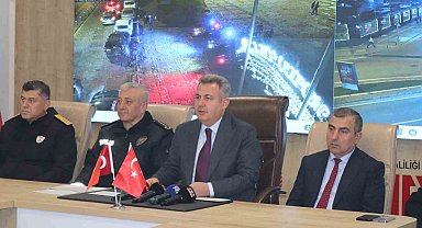 İzmir Valisi Elban: "İzmir'de 781 noktada 8 bin 113 emniyet personelimiz görev başında"