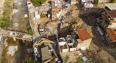 İzmir'in kanayan yarası Yeşildere'de yıkım başladı