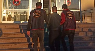 Jandarma 10 yıl hapis cezası bulunan cezaevi firarisini yakaladı