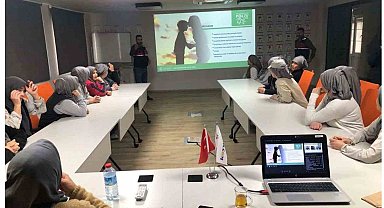 Jandarma anne ve anne adaylarına uyuşturucu ile mücadele eğitimi verdi