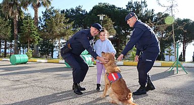 Jandarma köpeği Rio'dan miniklere gösteri