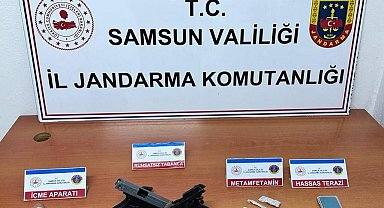 Jandarma şüpheli araçta uyuşturucu ele geçirdi