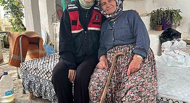 Jandarma yaşlı çınarları unutmuyor