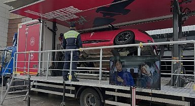 Jandarmadan mobil eğitim aracı ile öğrenci ve vatandaşlara trafik eğitimi