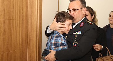 Jandarmadan şehit çocuğuna sürpriz doğum günü kutlaması