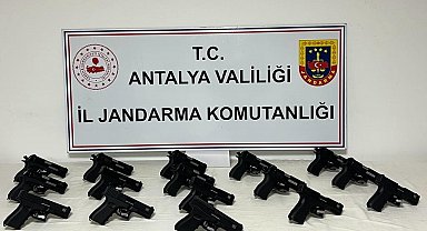 Jandarmadan seyir halindeki otomobile ruhsatsız silah operasyonu
