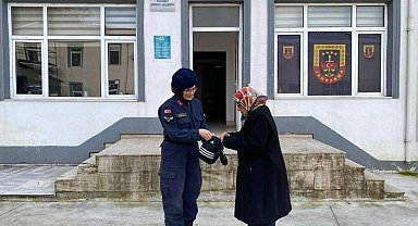 Jandarmanın bulduğu çanta sahibine ulaştırıldı