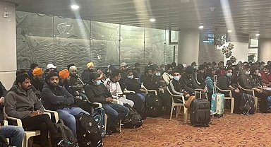 Kaçakçılık şüphesiyle Fransa'da 4 gün tutulan yolcu uçağı Hindistan'a indi